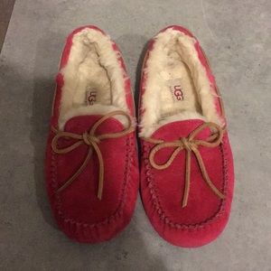 UGG slippers size 6. Worn 2 times inside